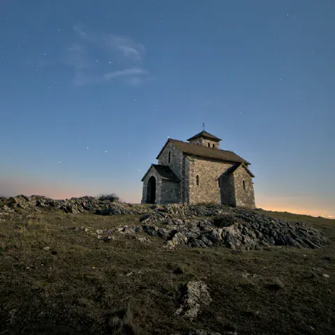 A small chapel in the mountain photographed by night